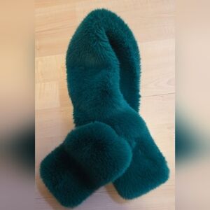 Plush Green Faux Fur Scarf